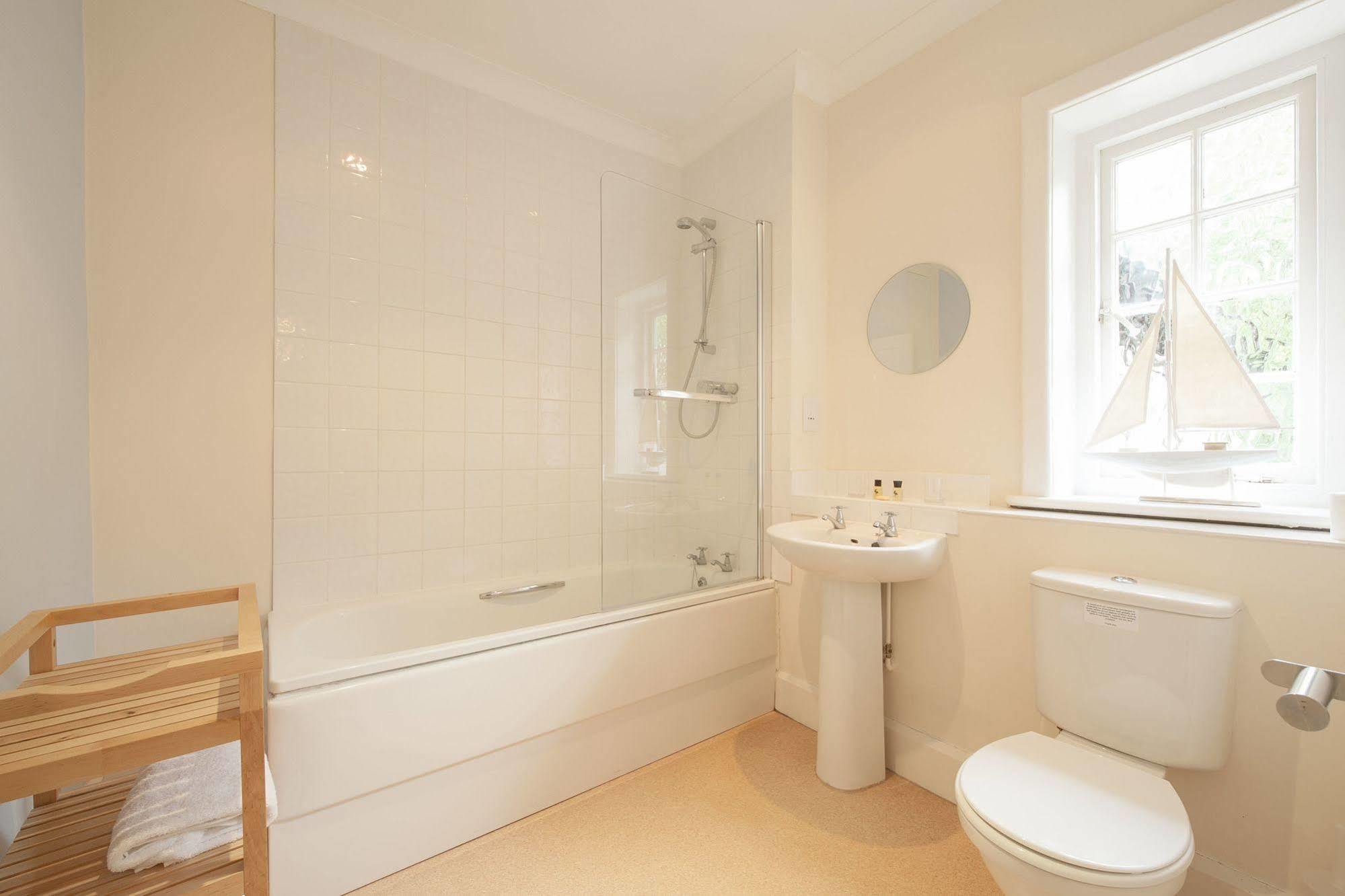 The Fishbourne Bed & Breakfast Fishbourne  Dış mekan fotoğraf